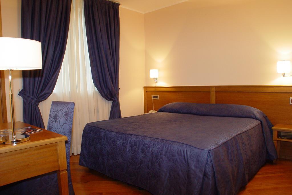 Hotel Iris Genoa Bilik gambar