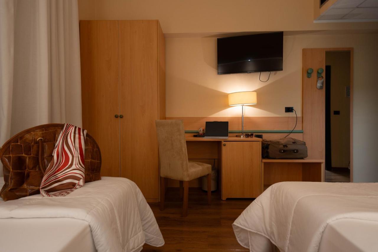 Hotel Iris Genoa Luaran gambar