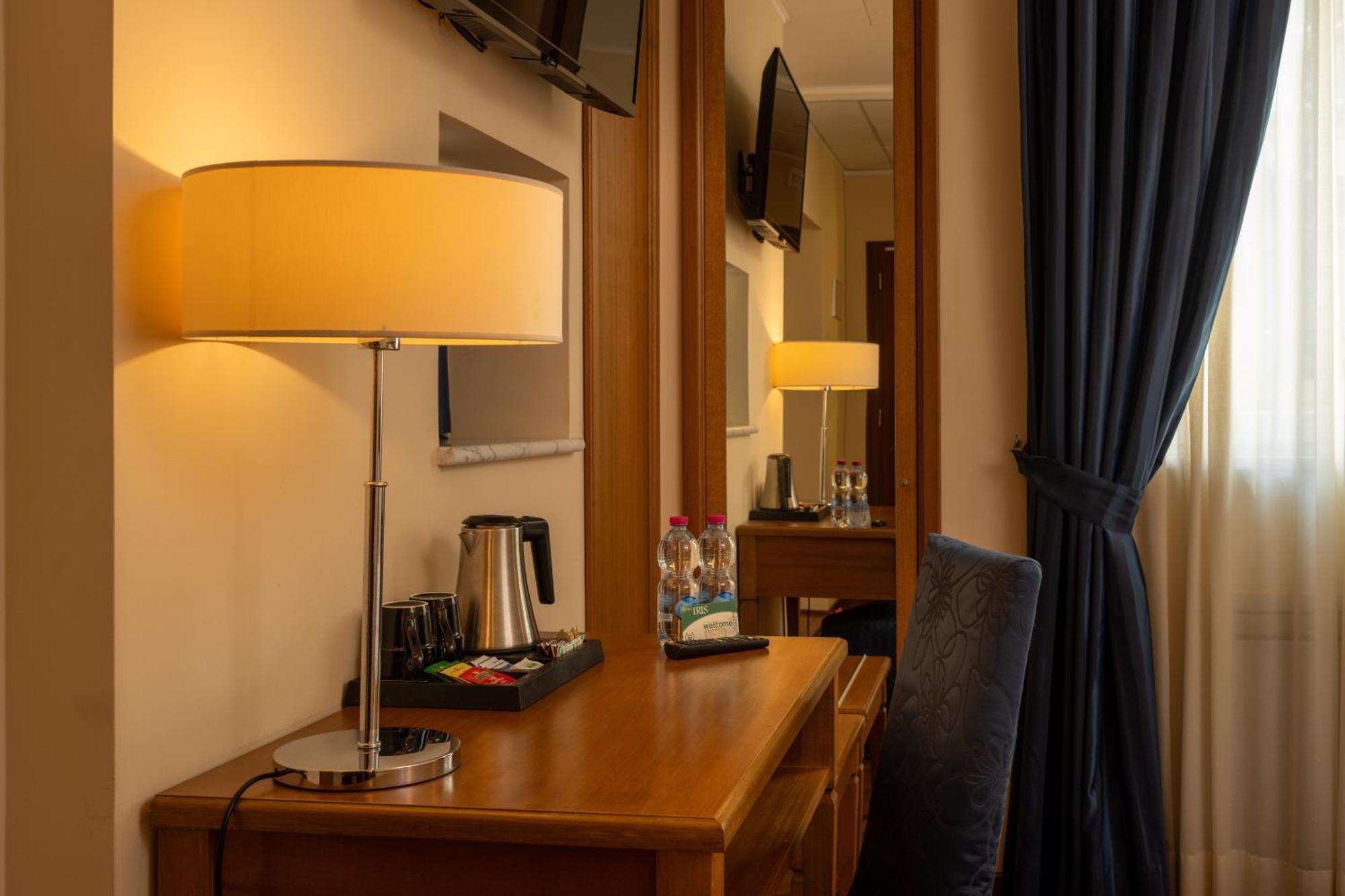Hotel Iris Genoa Luaran gambar