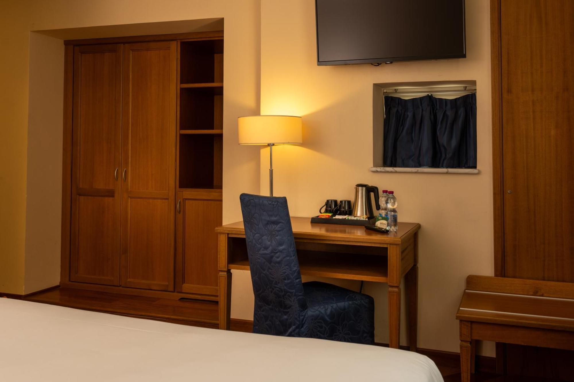 Hotel Iris Genoa Luaran gambar