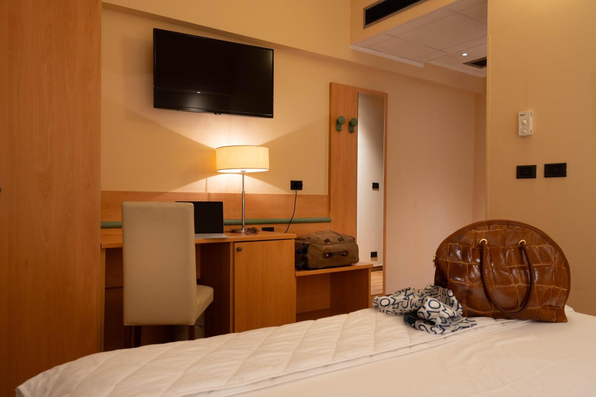 Hotel Iris Genoa Luaran gambar