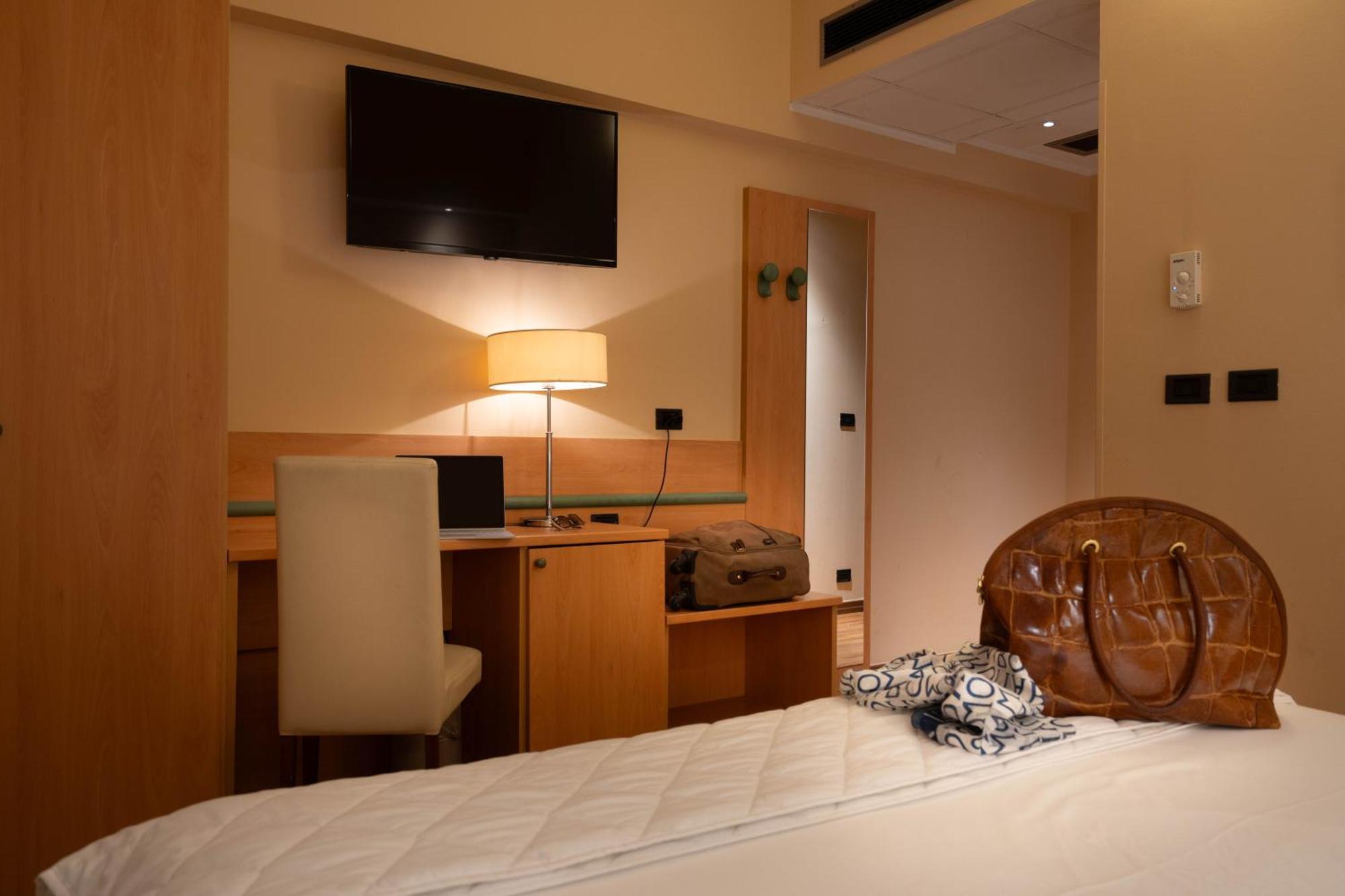 Hotel Iris Genoa Luaran gambar