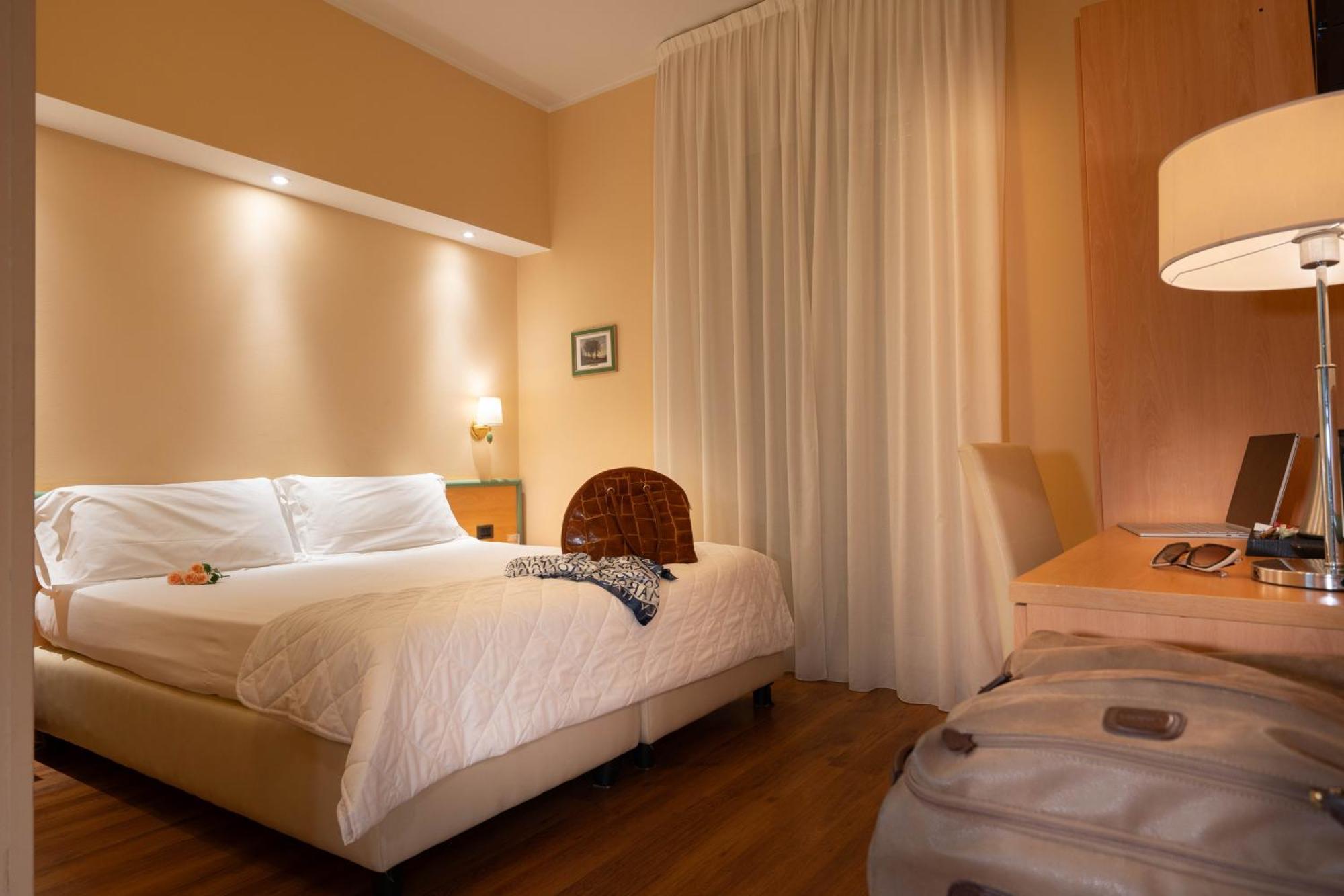 Hotel Iris Genoa Luaran gambar