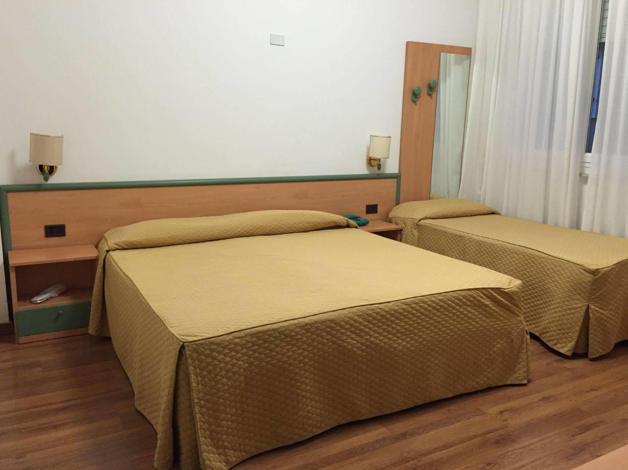 Hotel Iris Genoa Luaran gambar