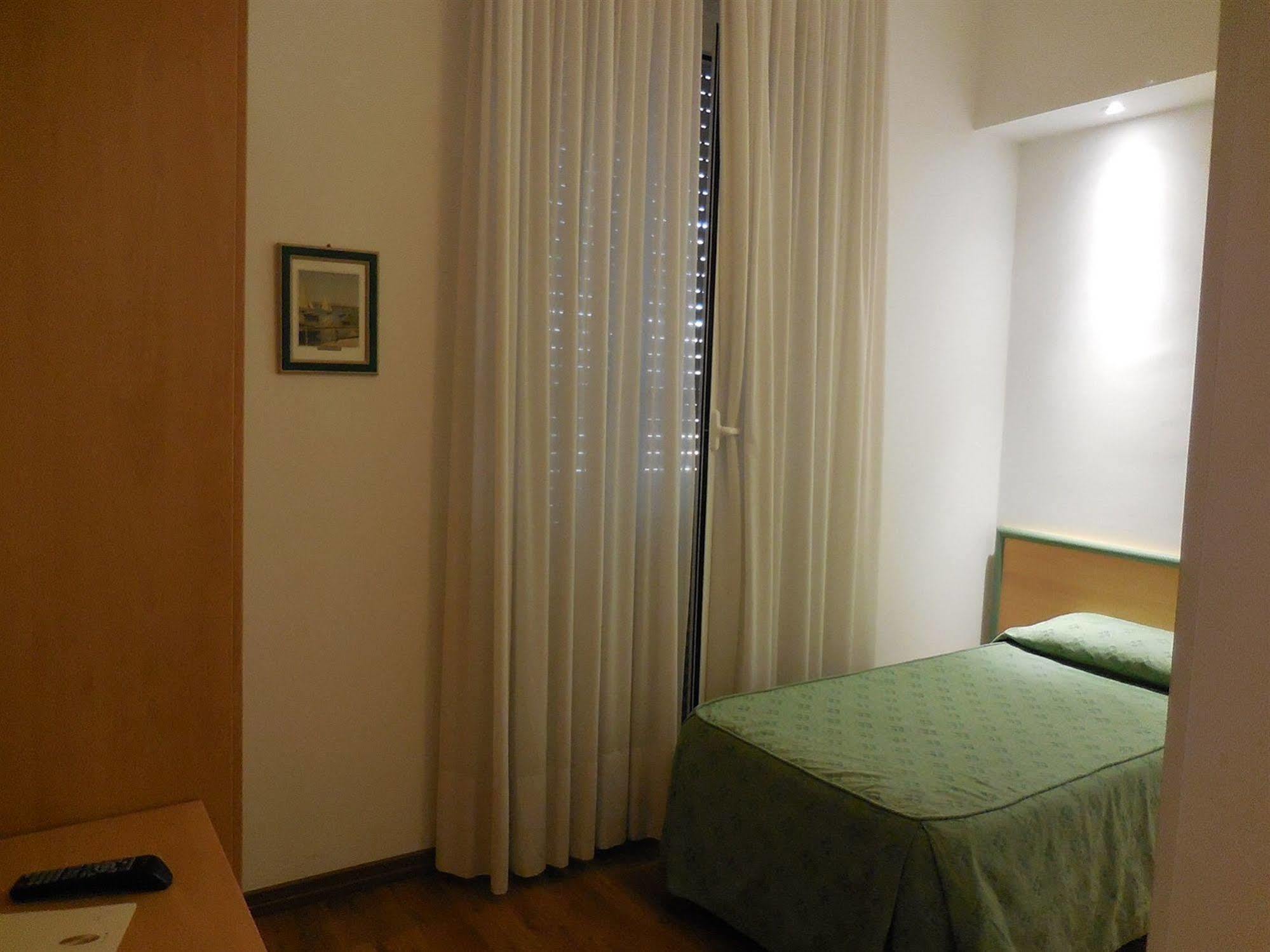 Hotel Iris Genoa Luaran gambar