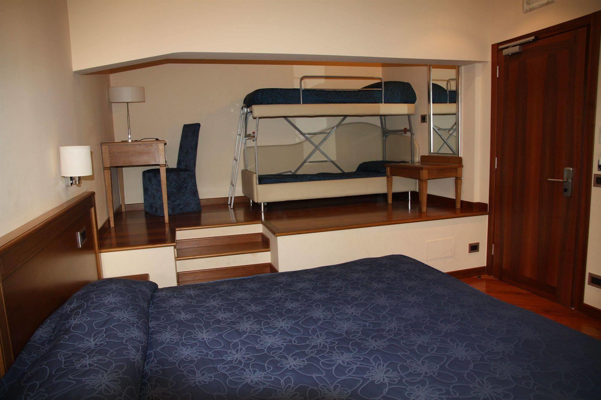 Hotel Iris Genoa Luaran gambar